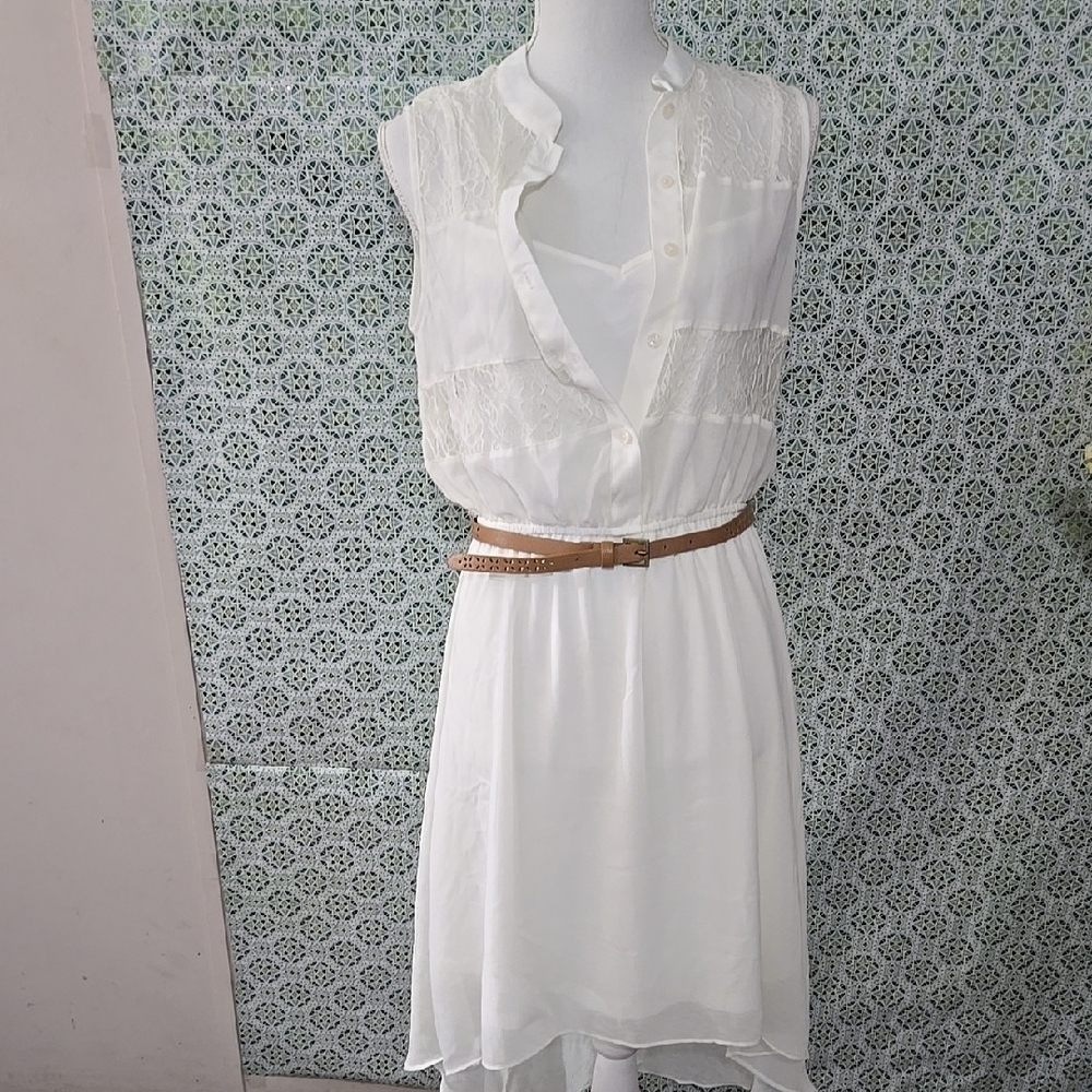 Elegant White Sleeveless Dress